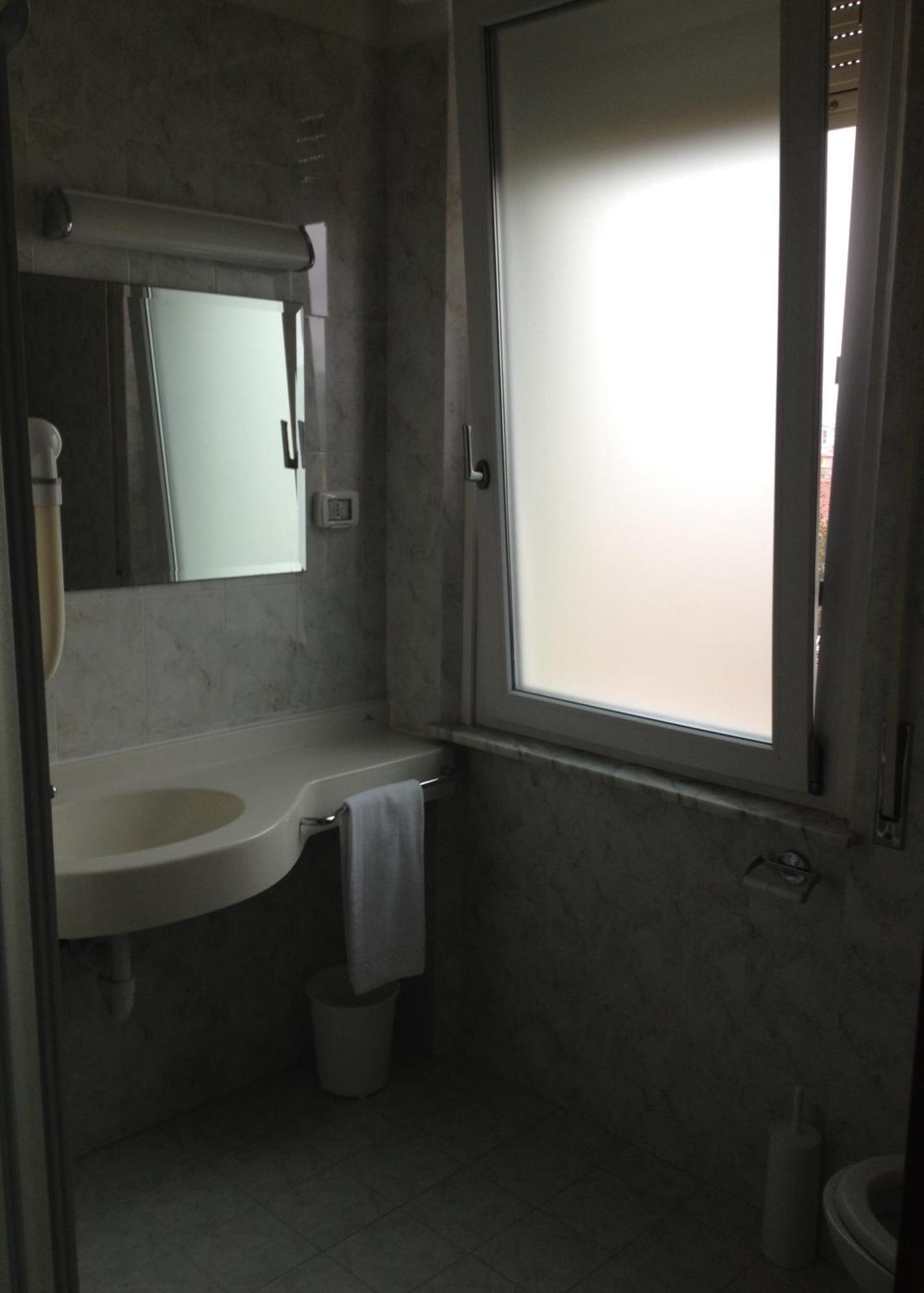 Hotel Mareblu セニガッリア 部屋 写真